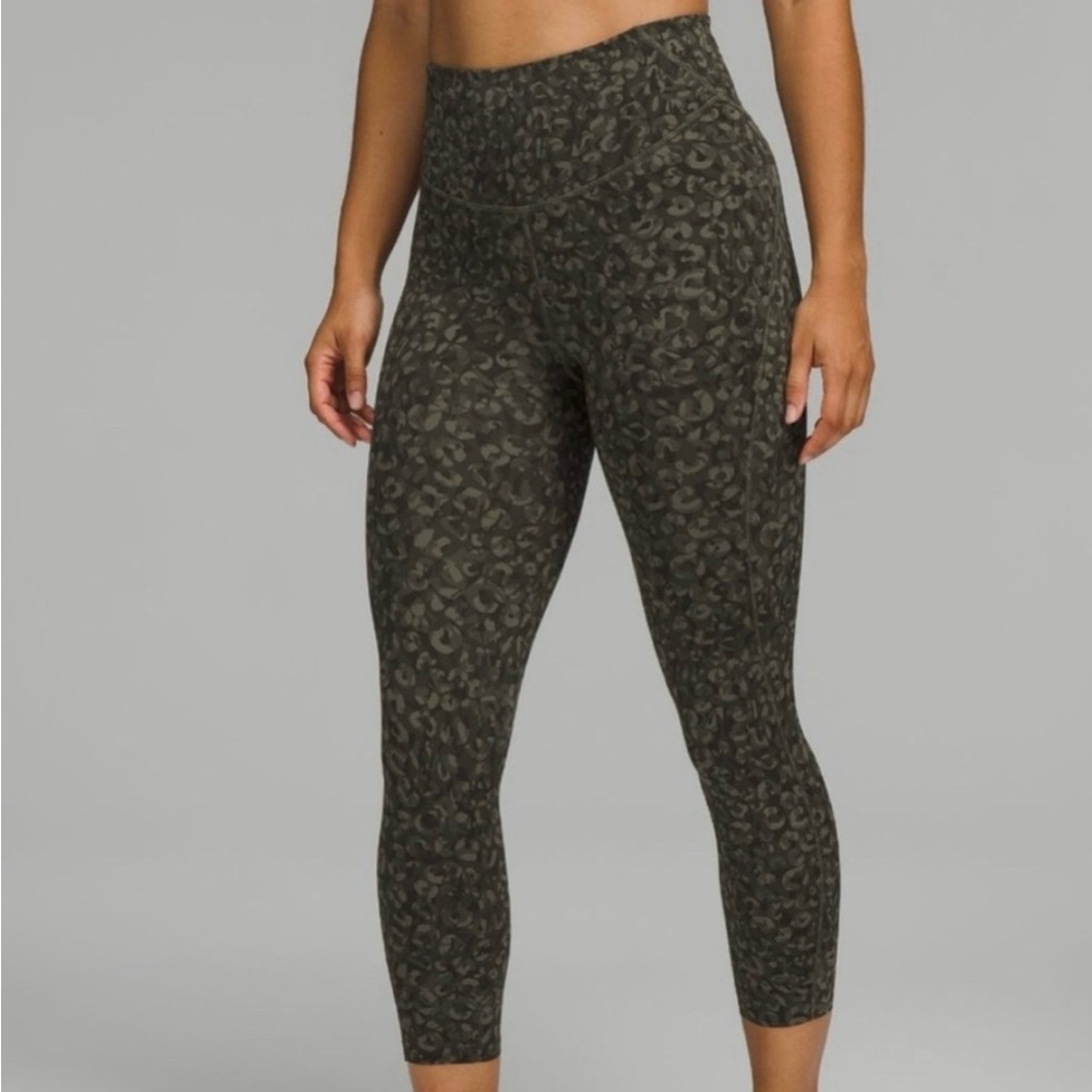 Lululemon Base Pace HR 23” Crop Like New
